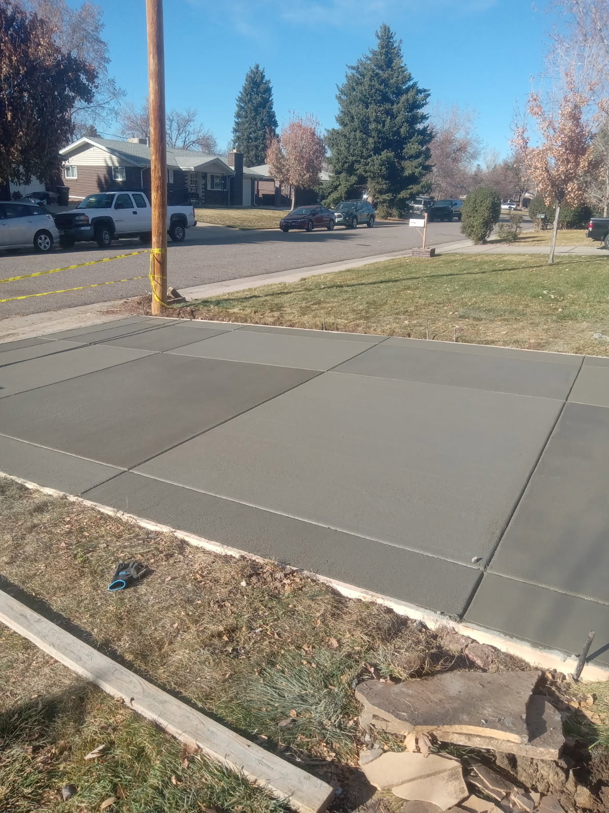 One Car Driveway by Leal Contracting LLC Concrete